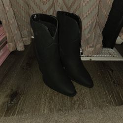 Black Boots 