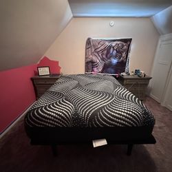Full Bedroom Set | Ashley’s Furniture Like New 