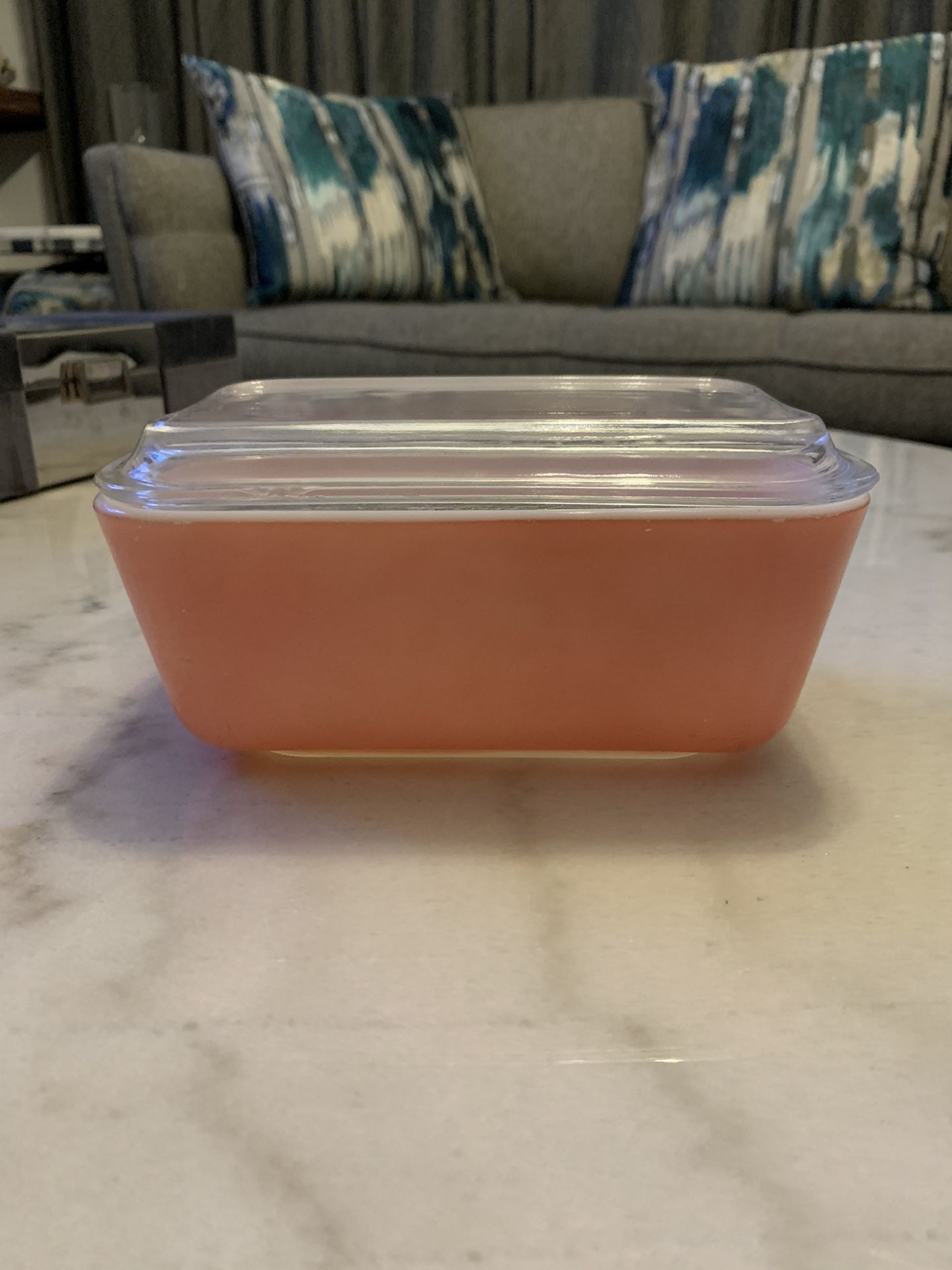 Vintage Pyrex refrigerator dish with lid