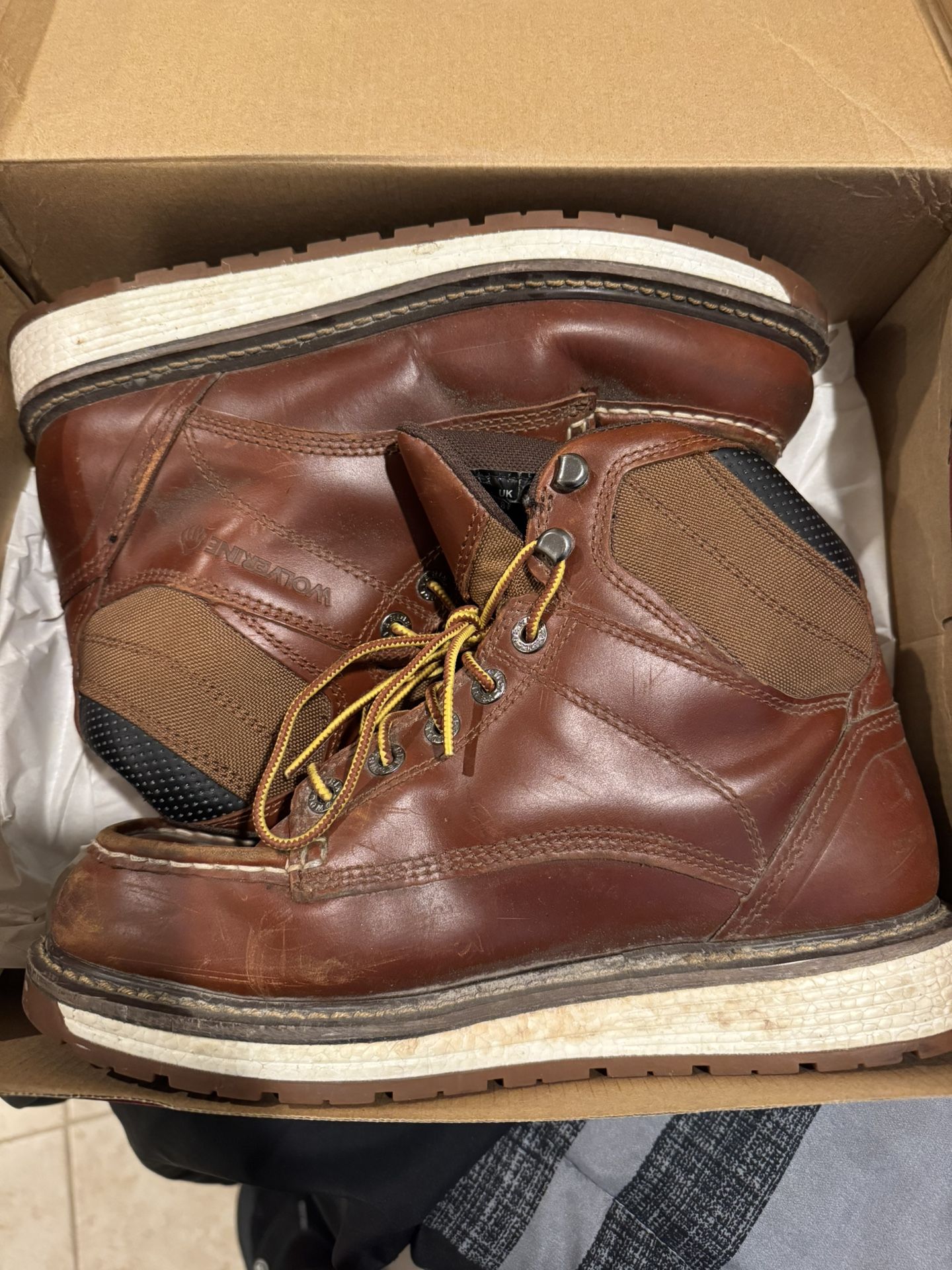 Boots 🥾 Construction