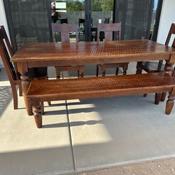 Dinning room Kitchen table and chairs