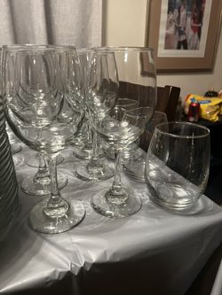 FULL WEDDING PLATES WINE GLASSES CUPS & Dessert table plates