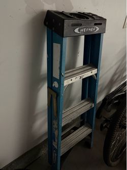 Werner 4’ fiber glass ladder