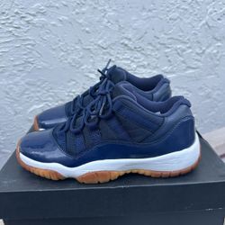 Size 4y (GS)  / Women’s 5.5 - Jordan 11 Retro Mid Navy Gum W Box 