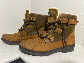 UGG - Authentic Cecile - Women’s size 9.5 Duck boots - almost new - wore 1time must see !!!