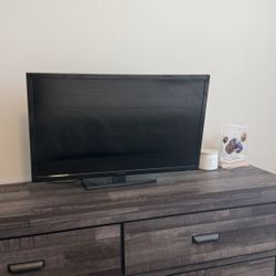 A perfect 29” inch Insignia TV for your Home!