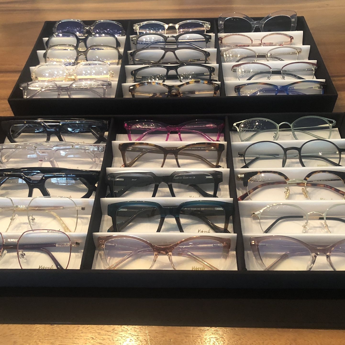 Eyeglasses For Prescription Lenses Or Just Fashion In Big Varieties.