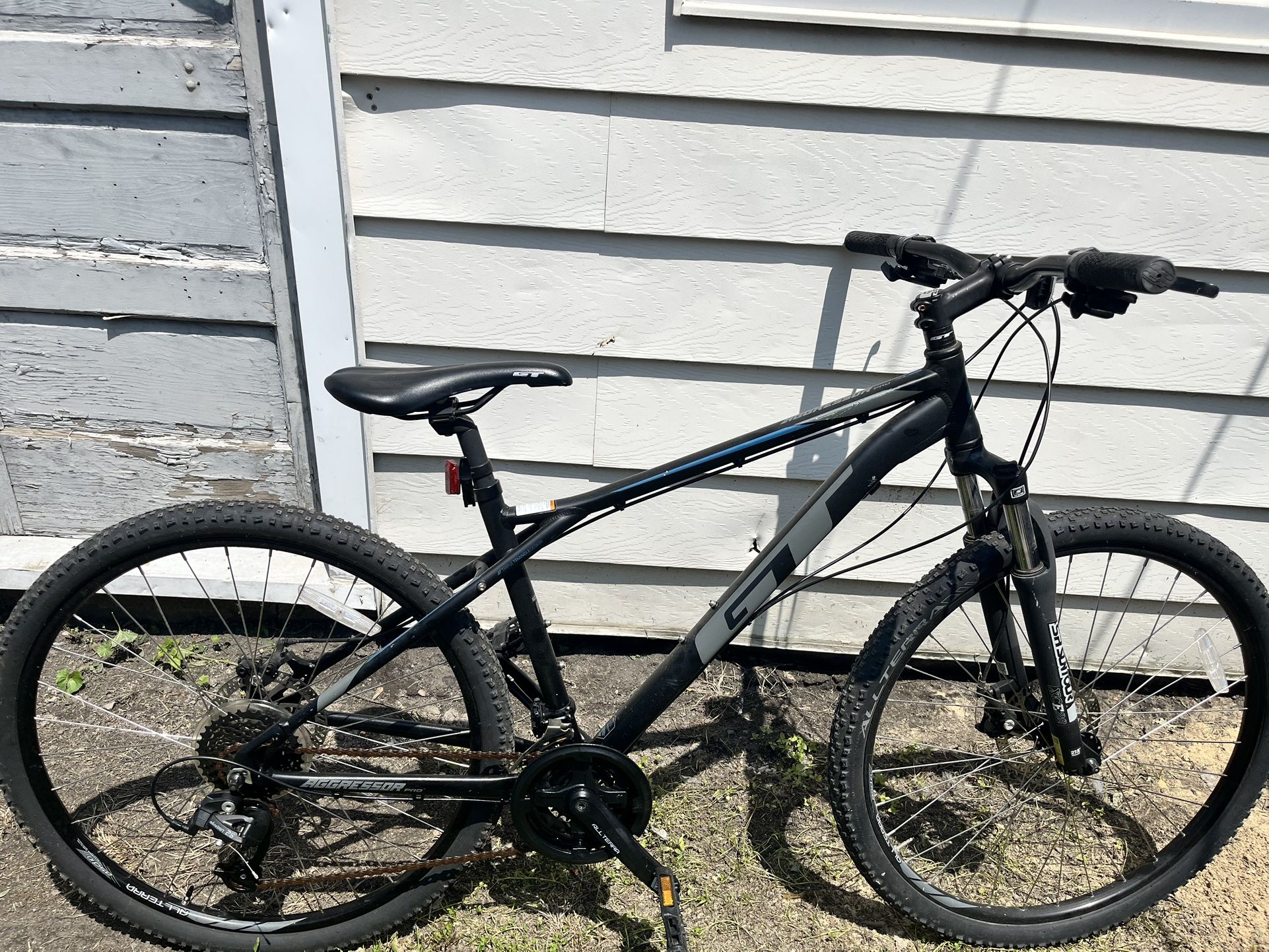 GT MOUNTIAN BIKE