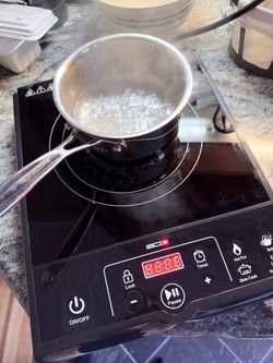 Portable Induction Cooktop Single Burner & KitchenAid Stainless Steel Sauce Pot
