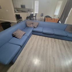 Huge Couch 12x9
