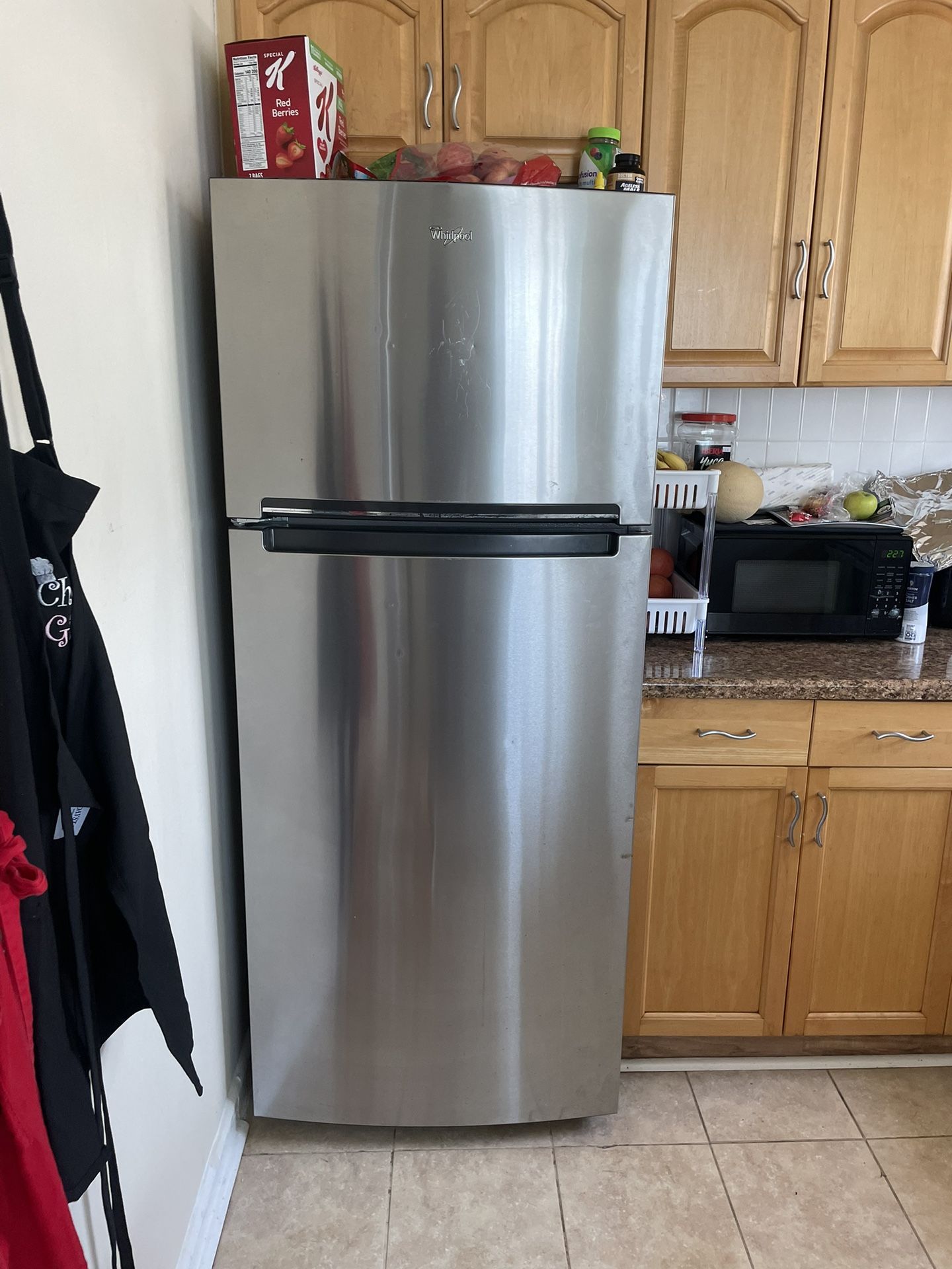 Whirpool Refrigerator Works Good