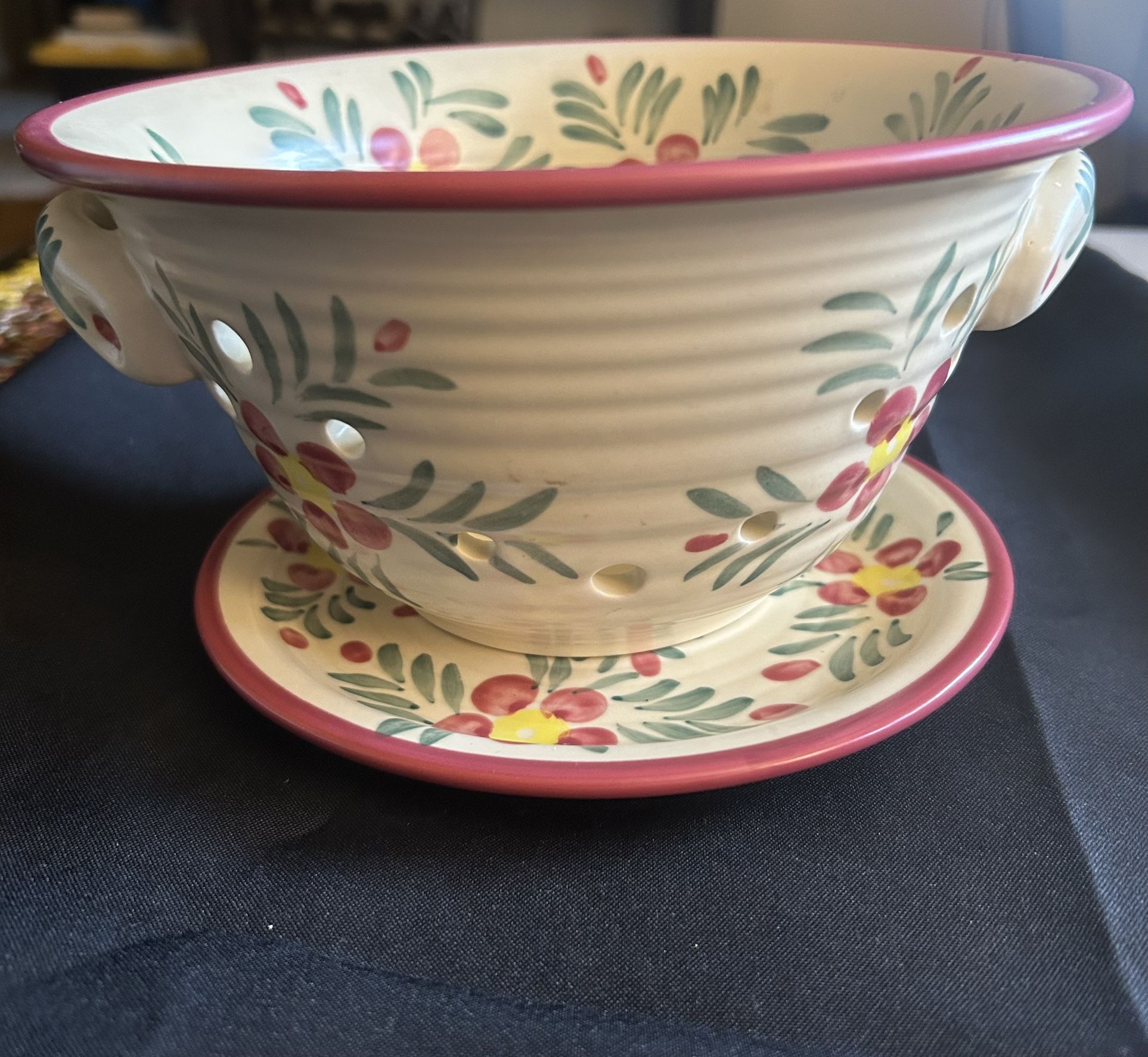 Debco Berry Bowl Ceramic Colander with Plate