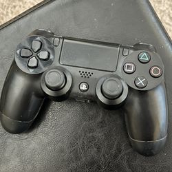 PS4 controller 