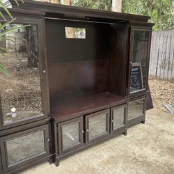 ENTERTAINMENT/ TV STAND