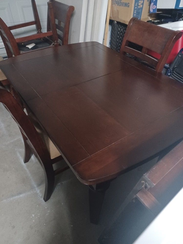 Dining / Kitchen Table and Chairs