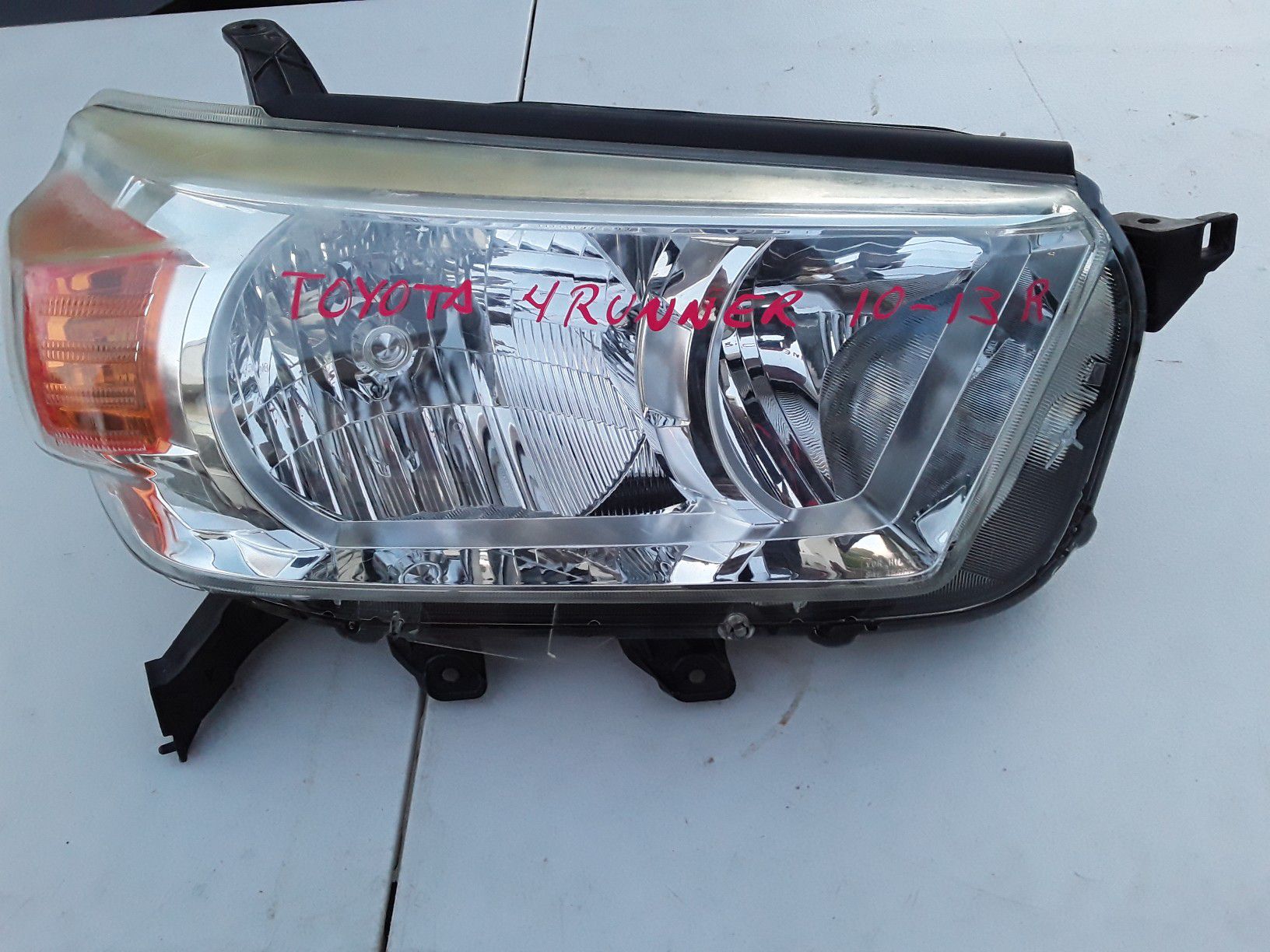 Toyota 4Runner 2010-2013 Headlight R $100