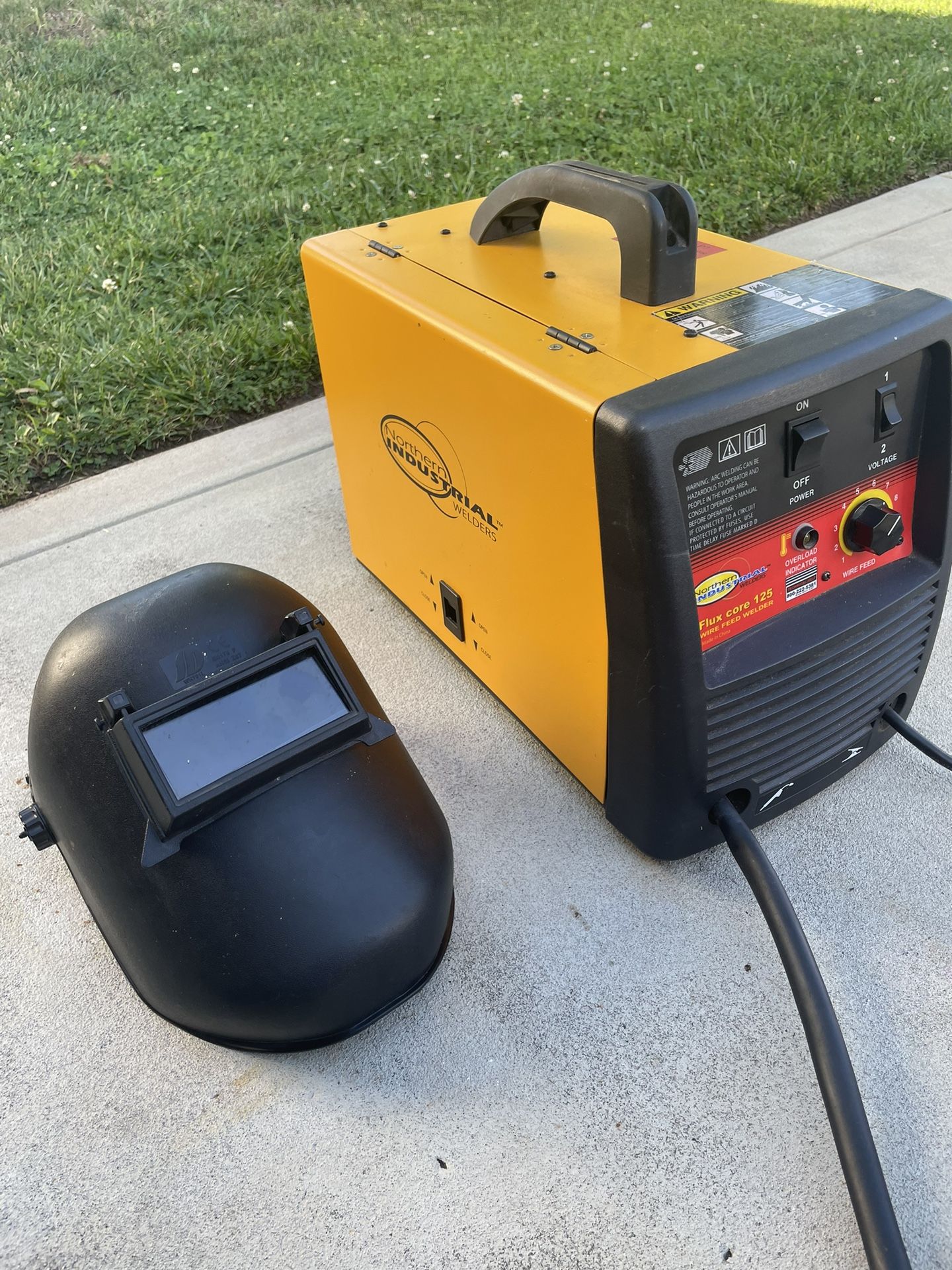 Northern industrial welders Flux core 125 115V Flux Coree welder in GREAT condition PLUS helmet