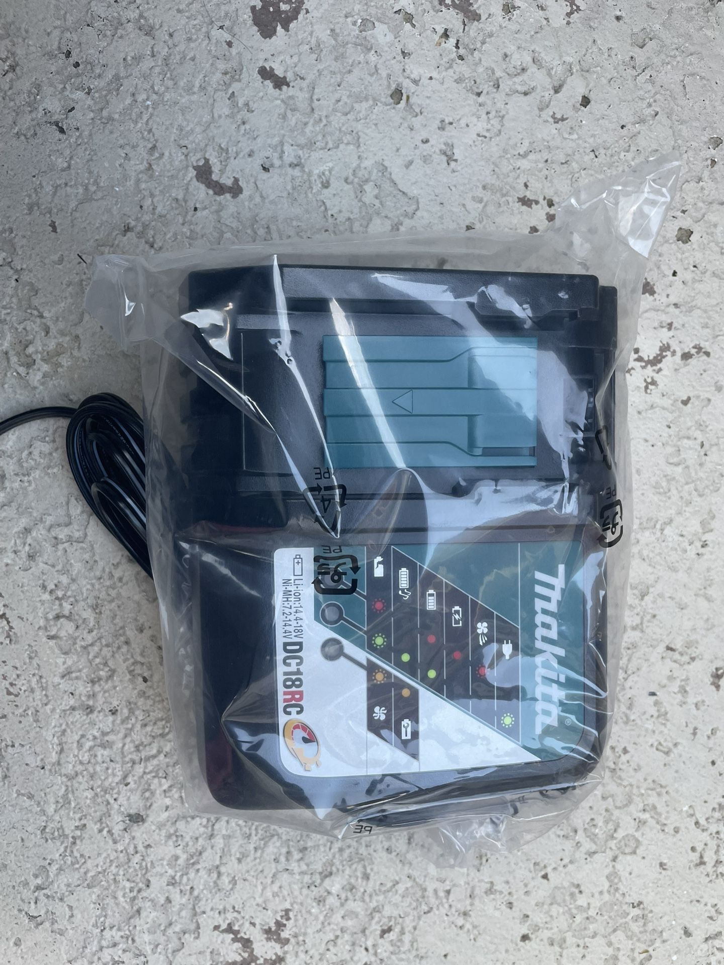 Makita Charger