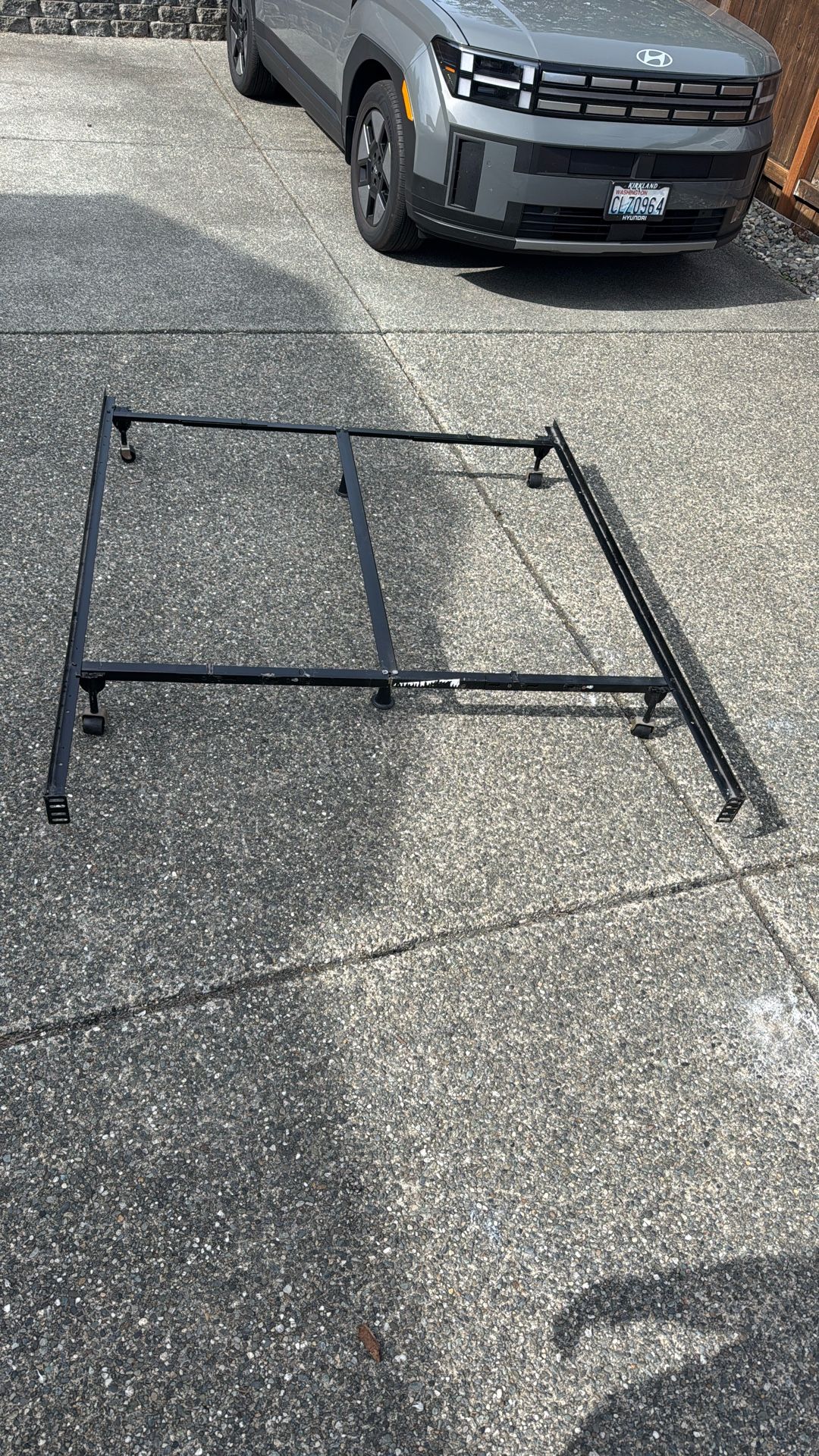 Adjustable metal Bed Frame (Queen)
