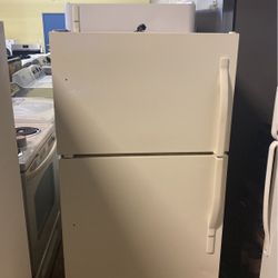 Kenmore Beige Refrigerator Top Freezer 