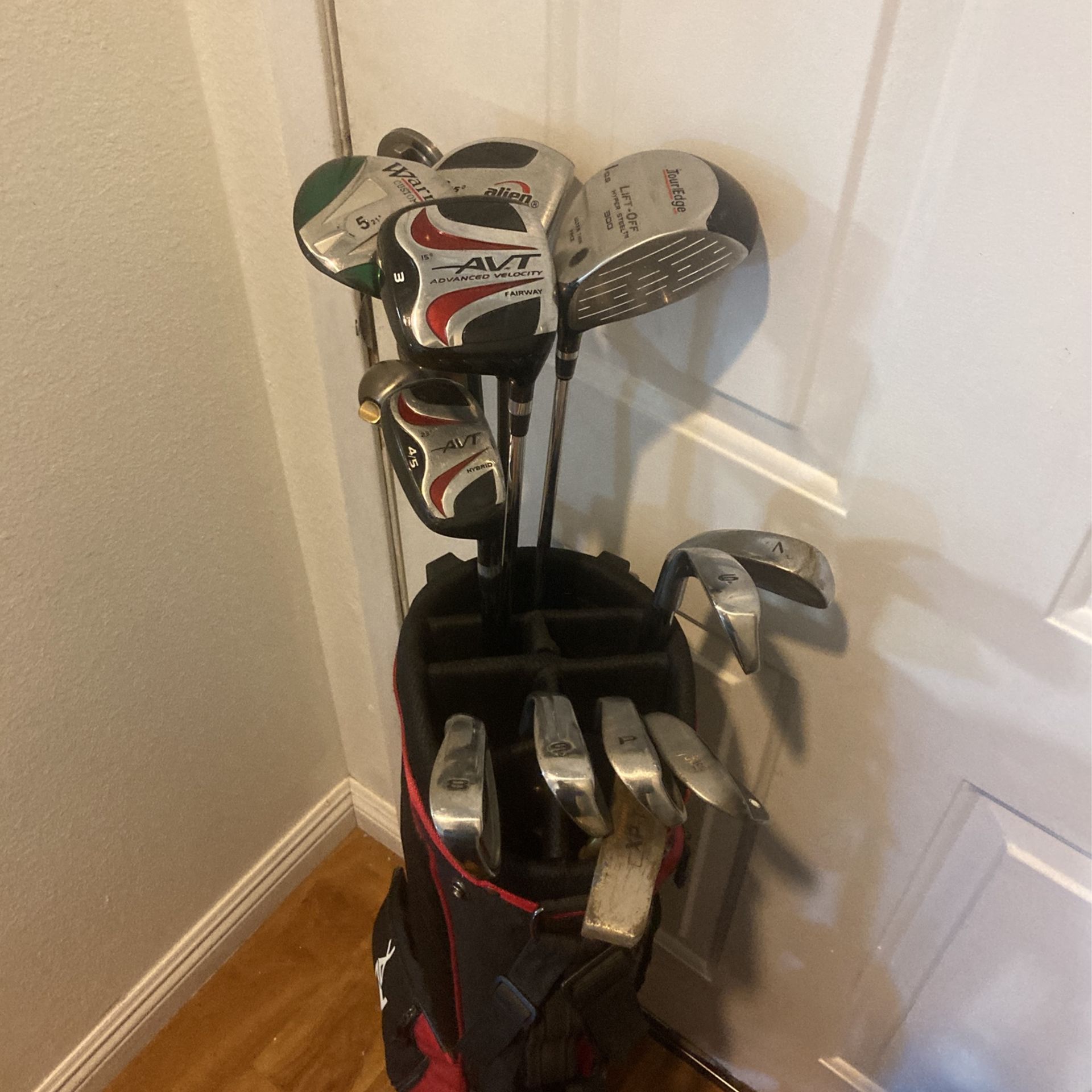 AVT Hybrid Golf Set Complete with Set Of Graphite Woods, Sand Wedge, Putter And Bag!