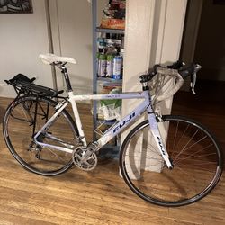 Fuji Finest 2.0 Road Bike Woman’s Size Small