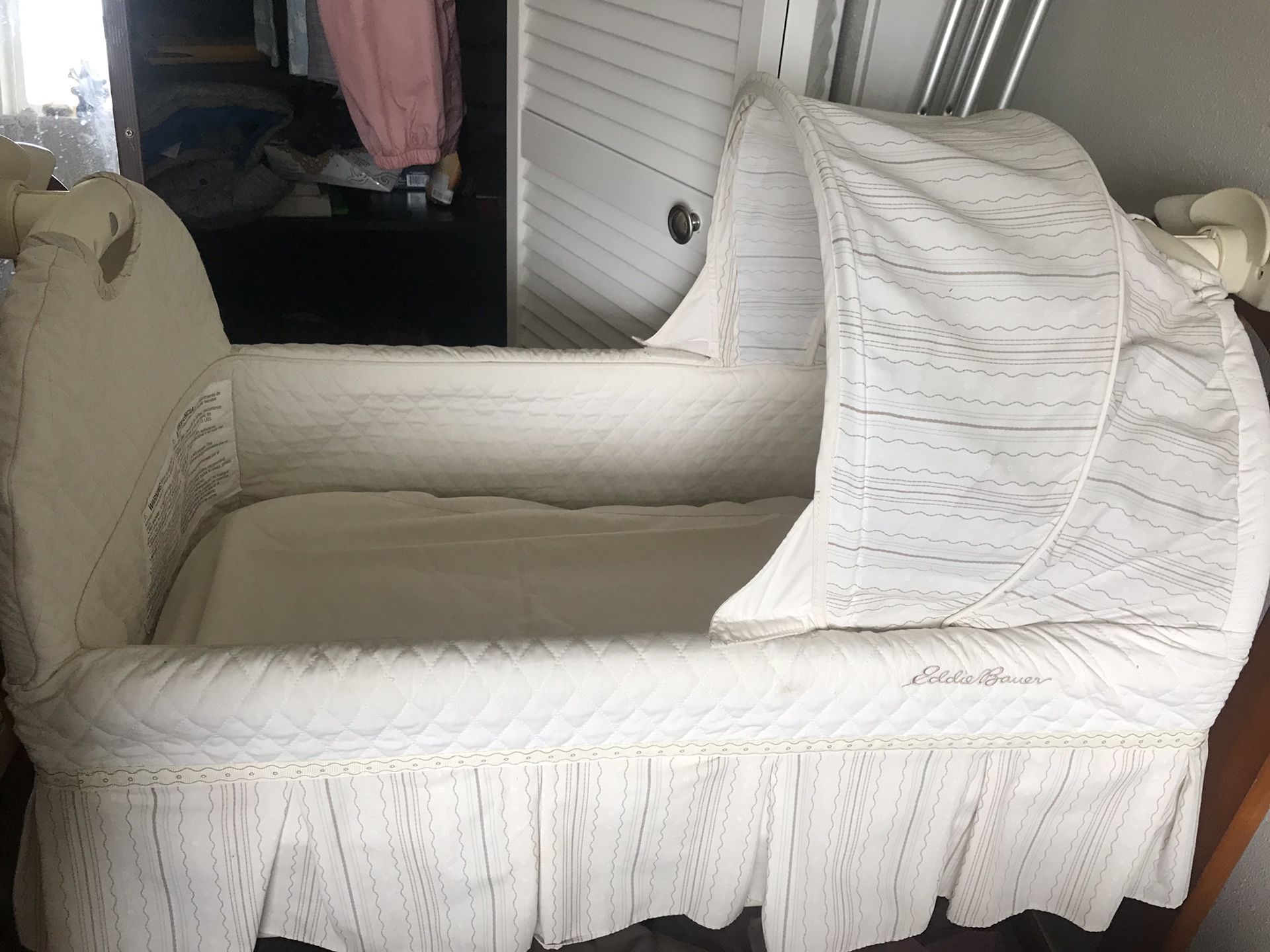 Eddie Bauer Musical Rocking Bassinet