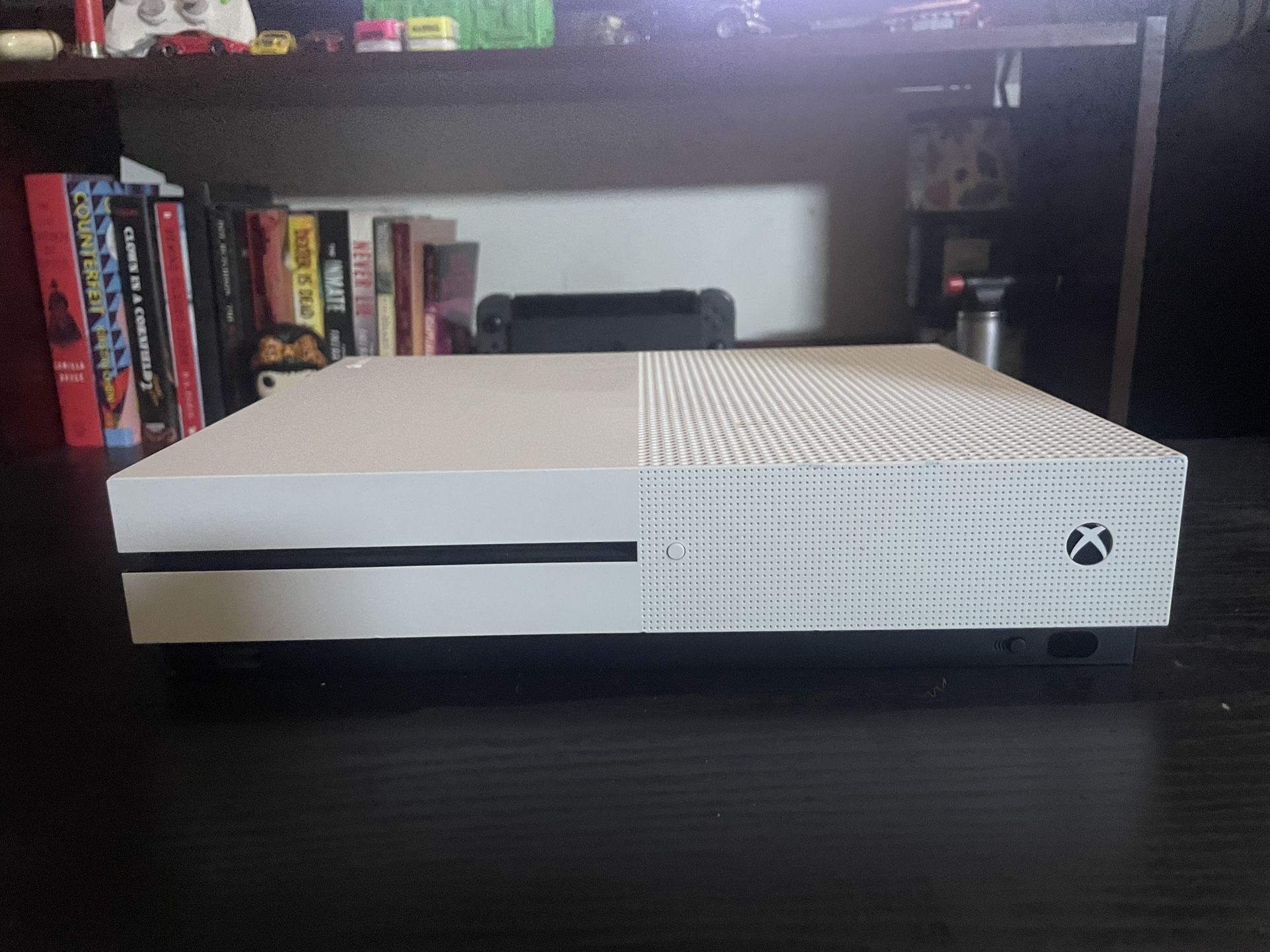 Xbox One S No Cord Or Controller