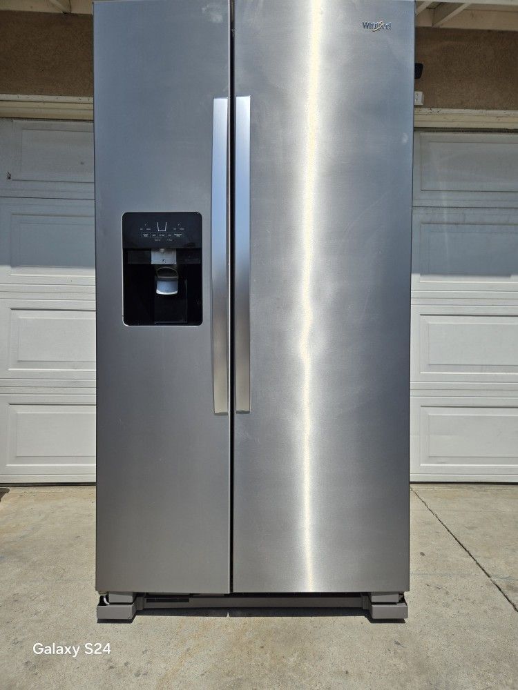 Whirlpool 24.5-cu ft Side-by-Side Refrigerator with Ice Maker ,Water and Ice Dispenser