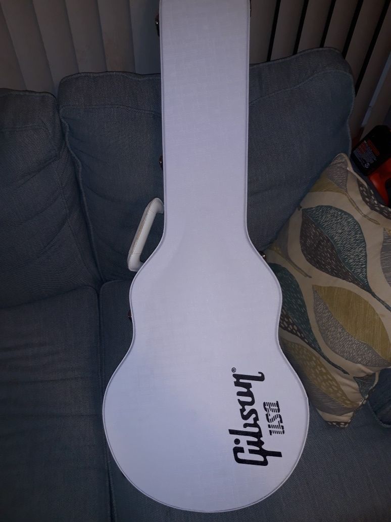 Gibson Les Paul Custom Hardshell Case. Beautiful!