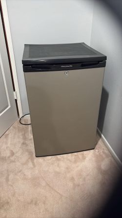 Mini fridge