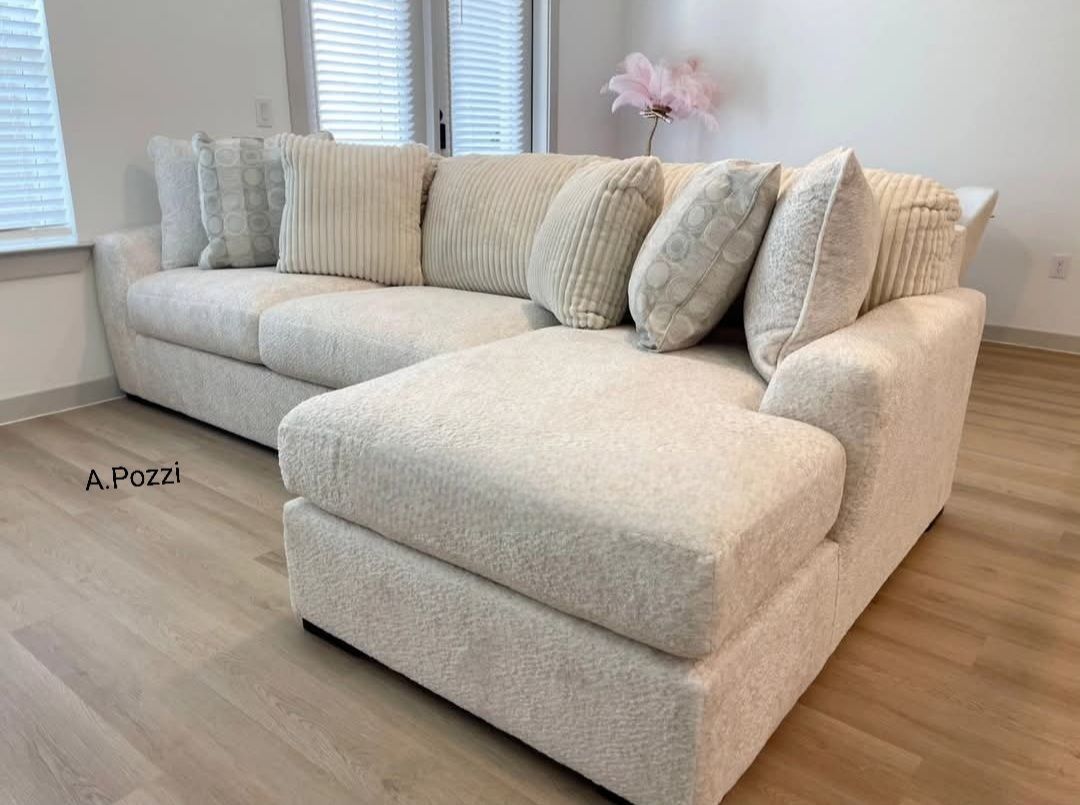 AP🎉 Ivory 2 Piece Sectional Couch With Chaise/ Financing & Delivery Available