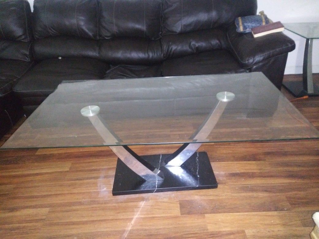 GLASS SET FOR SALE COMES WITH 2 END TABLES AND 2 LAMPS $500 OR BO