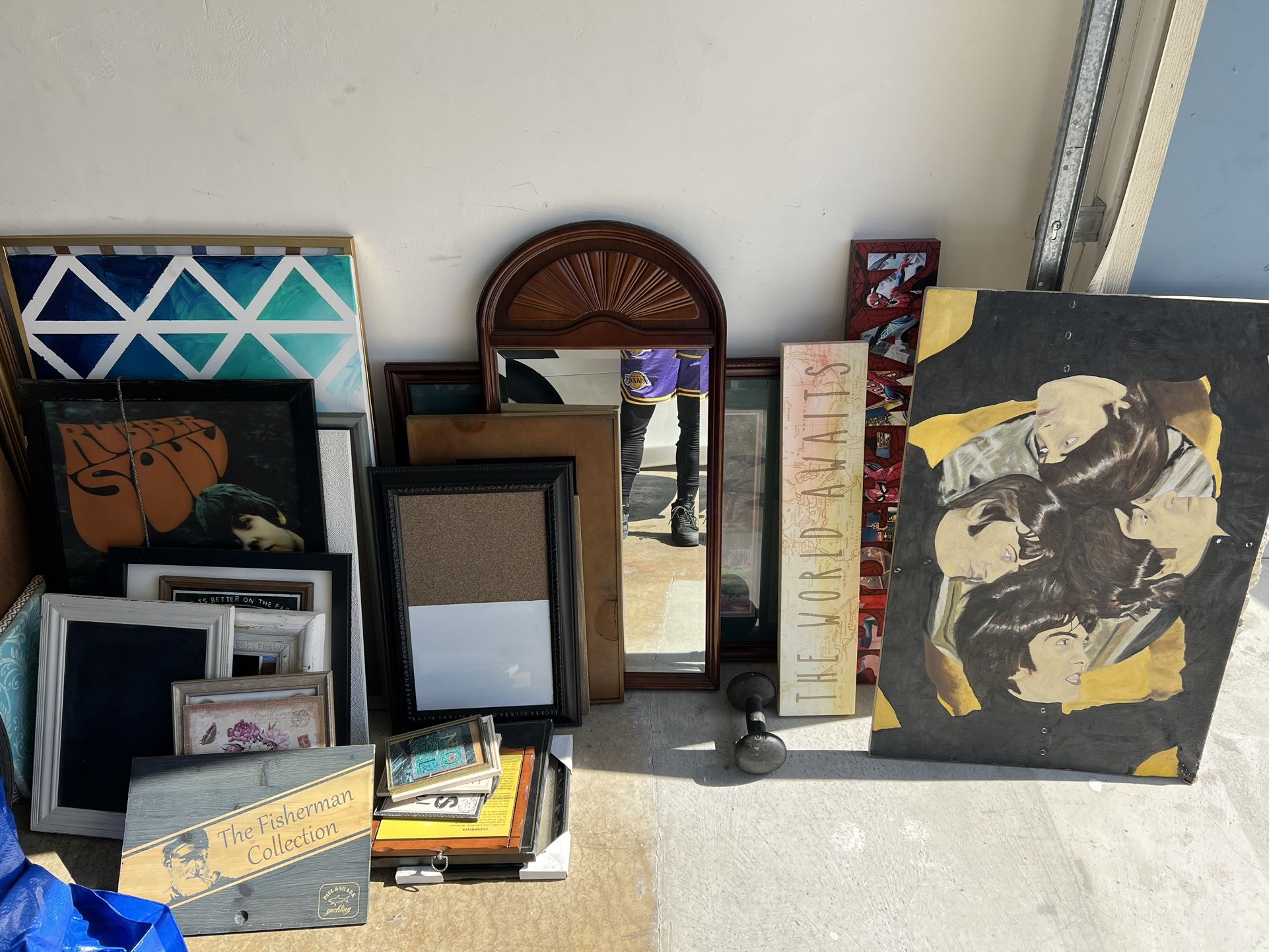 Canvas Artwork, Framed Artwork, Mirrors Lot Sale!