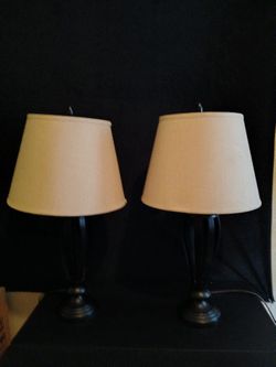 2 Lamps End Table