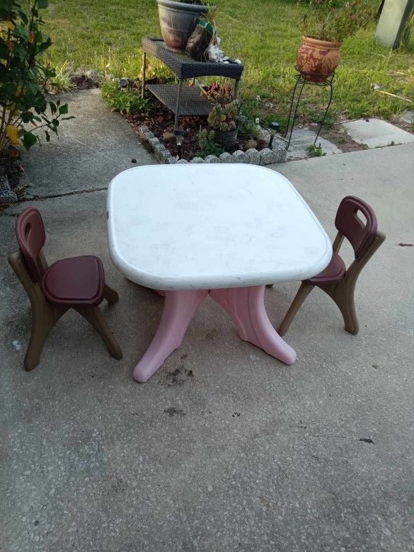 Step2 Table And Chairs 