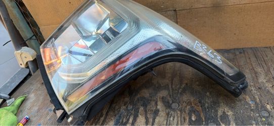 2015 2020 gmc Yukon headlight left side