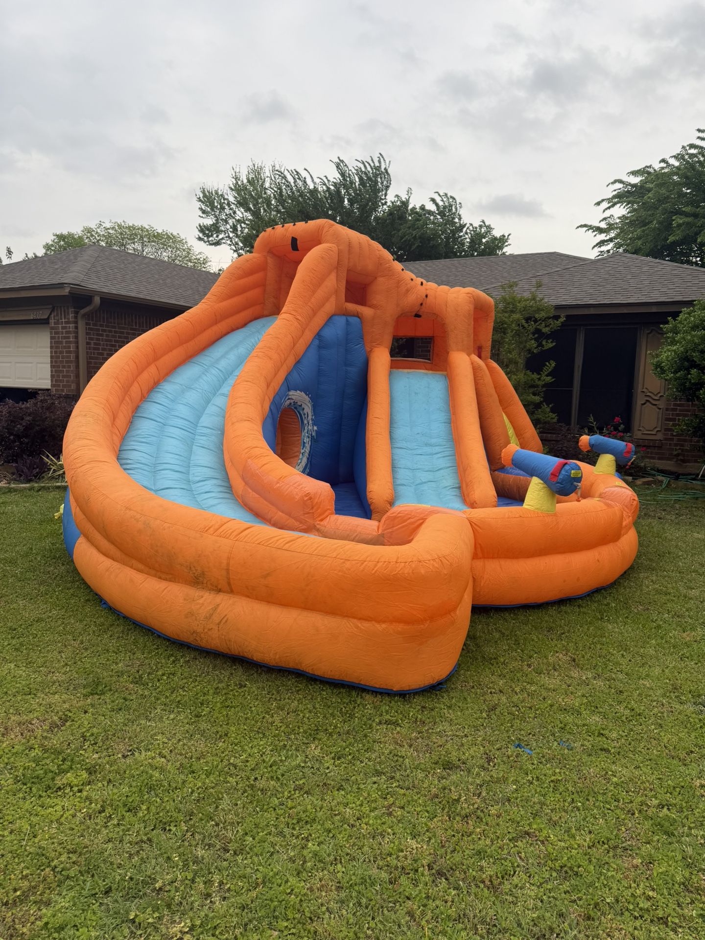 Im Asking $350 This Water Slide For Kids 400 Pawns Capacity