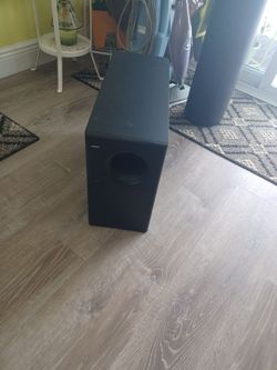 Bose theater sound system 1 wofer 2 floor speakers 3 small towers all in great shape we have all the wiring