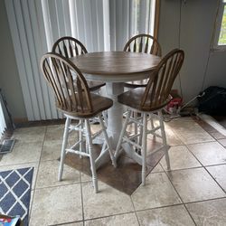 Breakfast Table w/ 4 Swivel Chairs 