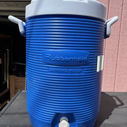 Rubbermaid  10 Gal Water Cooler