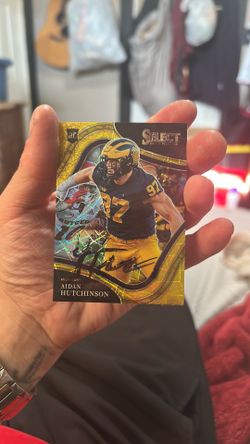 2022 Panini Select Draft Picks Aidan Hutchinson Gold Lazer Prizm Autograph (Field Level #198)