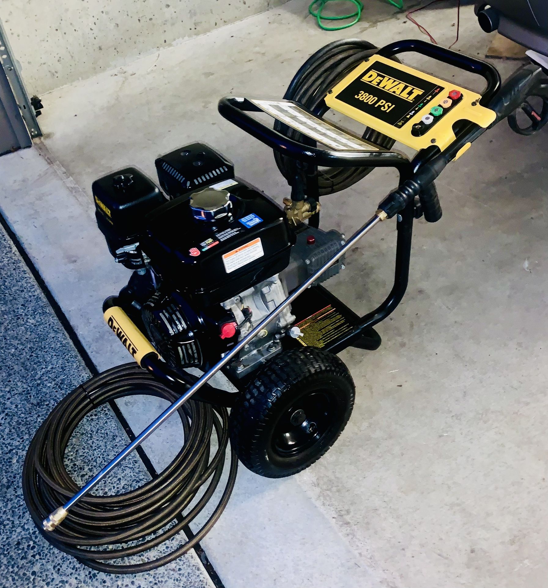 DeWALT - DXPW3835 | Honda GX-270 | 3.5 GPM - 3800 PSI | Heavy -Duty Pressure Washer | Excellent Condition!