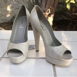 Beautiful YSL Platform Pump Heels Size 39 / 9