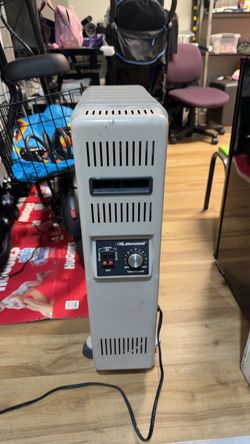 Lakewood 1500W Oil-Filled Radiator Space Heater