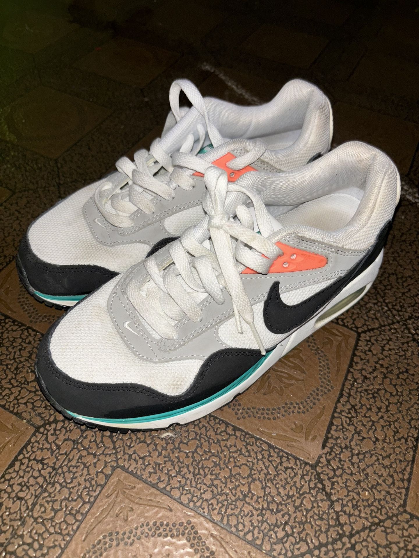 women’s nike air max correlate