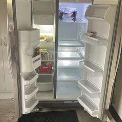 Refrigerator 