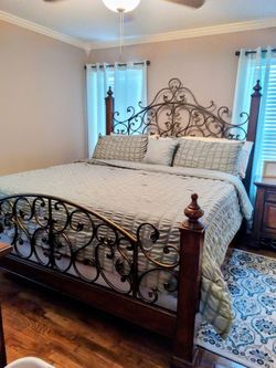 King Size Frame (Mattresses not Included)