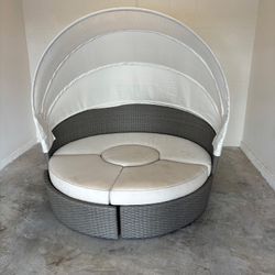 outdoor round daybed with a canopy 🌿☀️