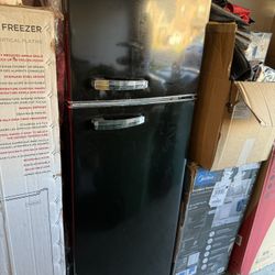RETRO Refrigerator 10.5 Cu Ft 